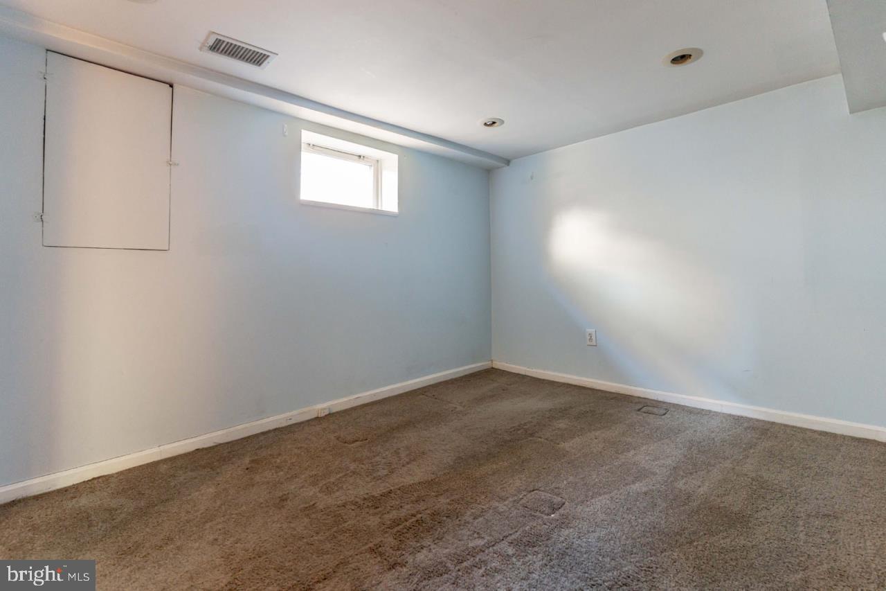415 South Adams Street Arlington, VA 22204 - Photo 34 of 36 a view of an empty room with a window