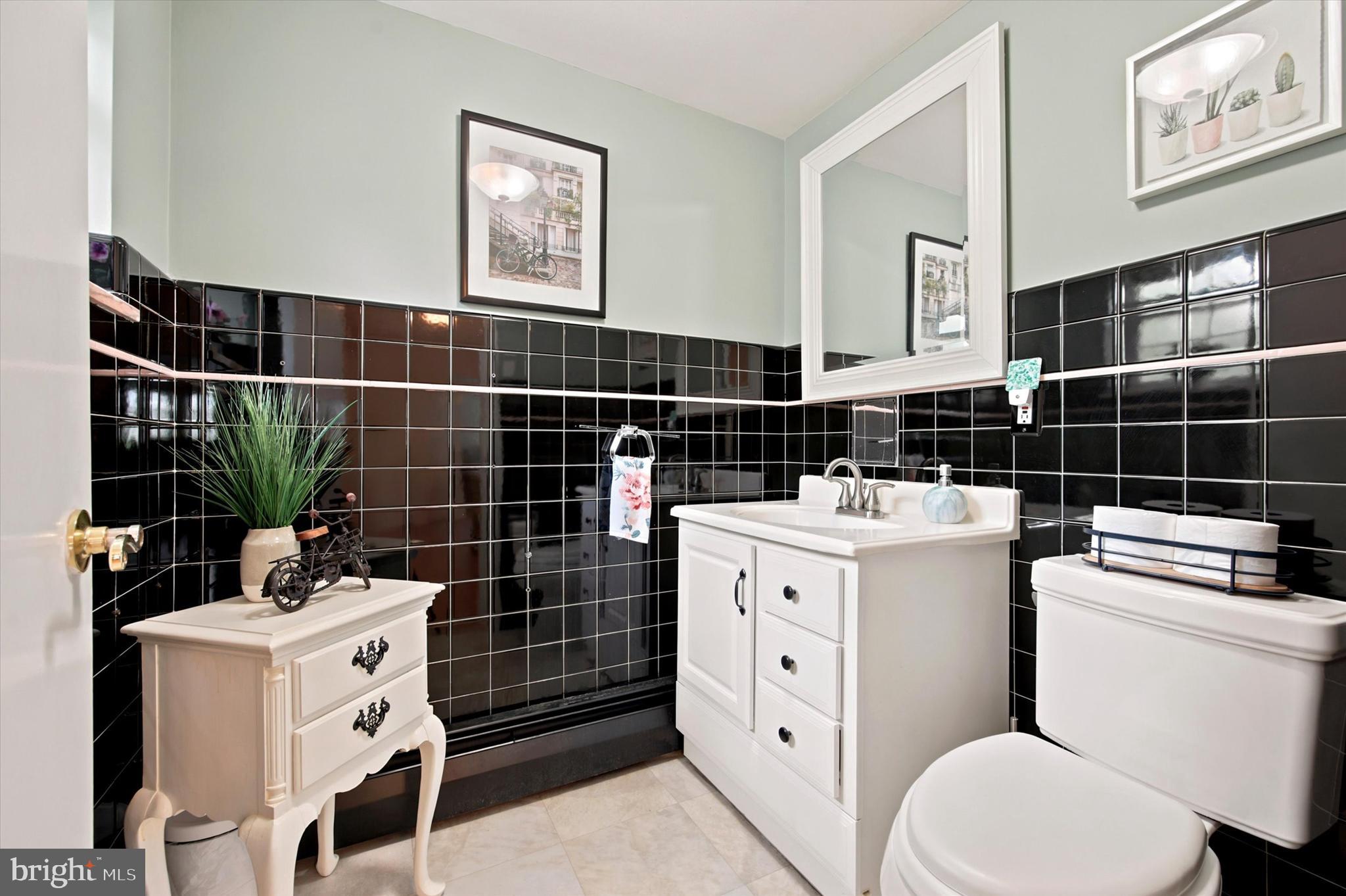 276 Ellis Road Havertown, PA 19083 - Photo 19 of 36 Convenient 1st floor powder room!