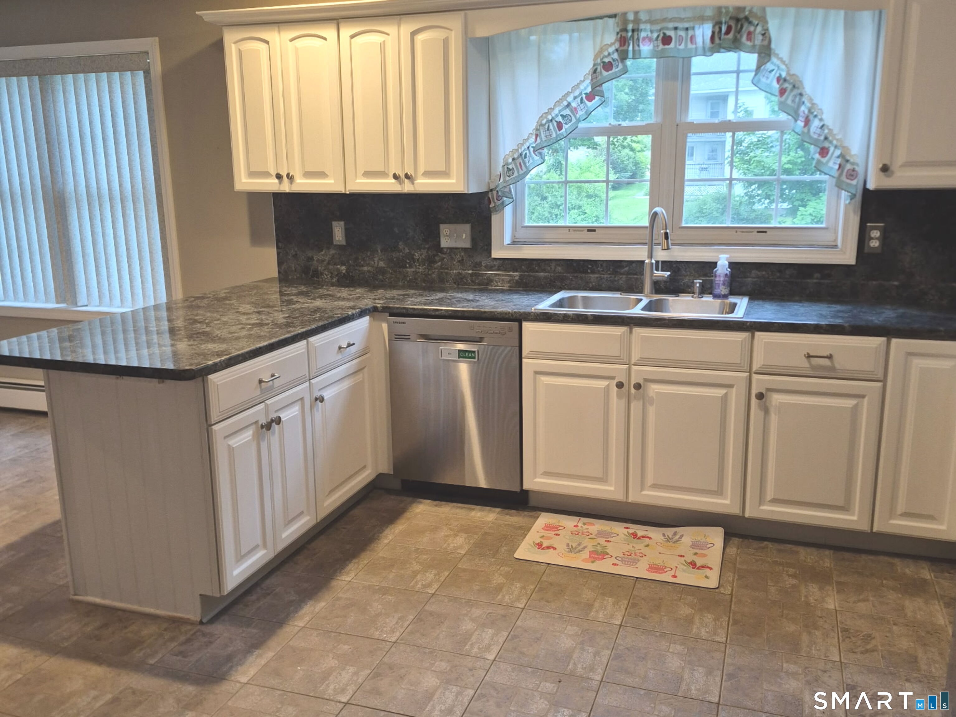 16 Hickory Road Naugatuck, CT 06770 - Photo 5 of 19