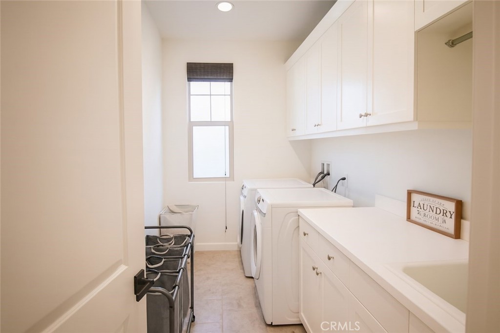 279 Barnes Road Tustin, CA 92782 - Photo 15 of 31 a utility room with dryer and washer