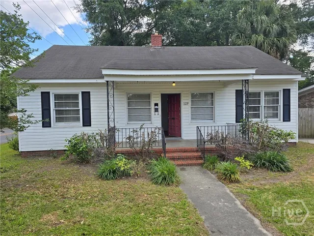 $2,500 | 329 East 63rd Street, Savannah, GA 31405