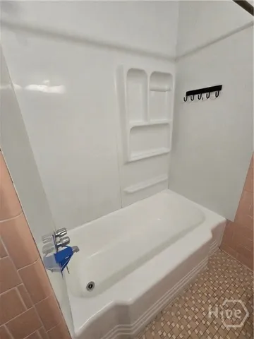 $2,500 | 329 East 63rd Street, Savannah, GA 31405