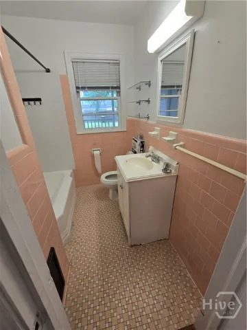 $2,500 | 329 East 63rd Street, Savannah, GA 31405