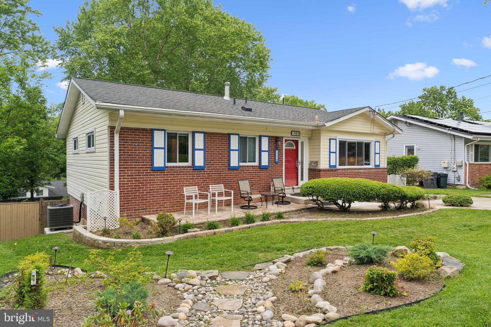 709 Harrington Road Rockville, MD 20852 - Photo 3 of 46 Gallery Image 3