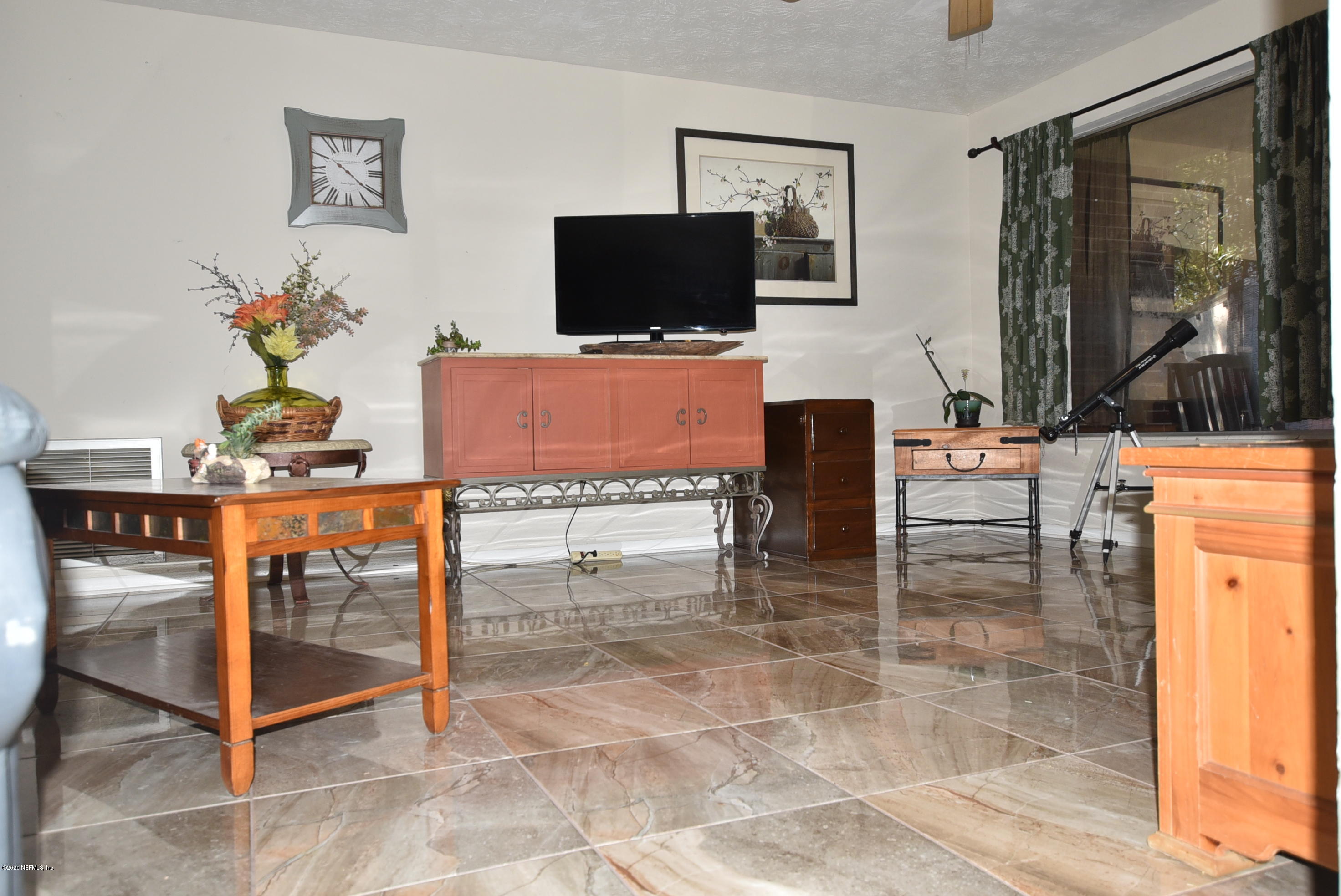 5732 Flagstaff Road Jacksonville, FL 32207 - Photo 7 of 18 Living room