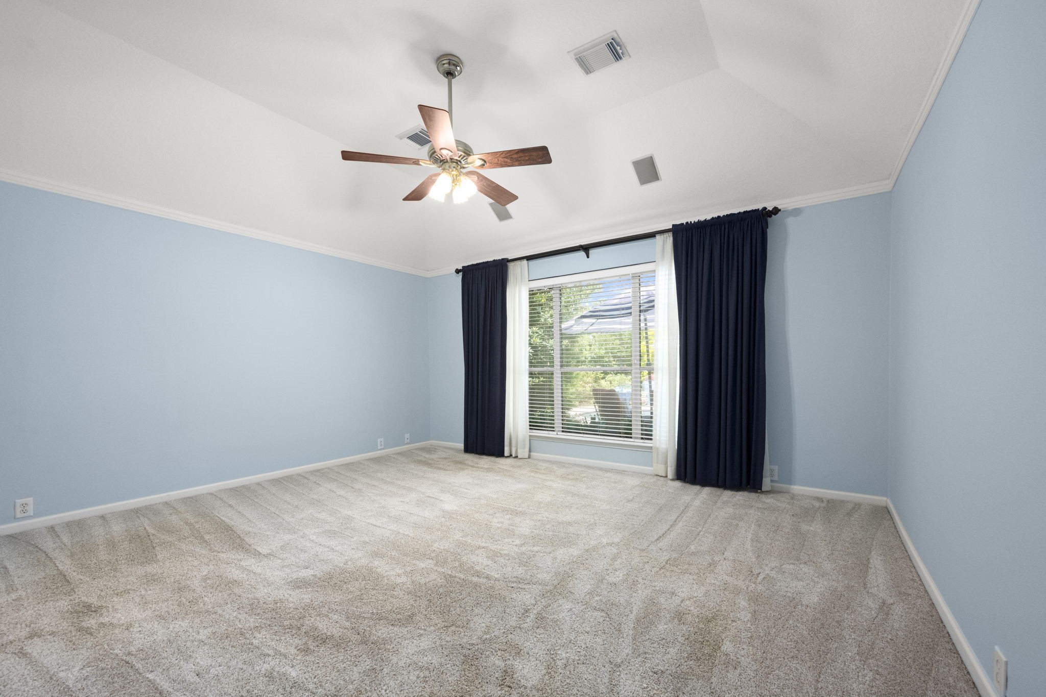 2007 Louetta Spring Drive Spring, TX 77388 - Photo 26 of 50 Relax and unwind in a generous owner's suite featuring room for a sitting area and direct access to the ensuite bath.