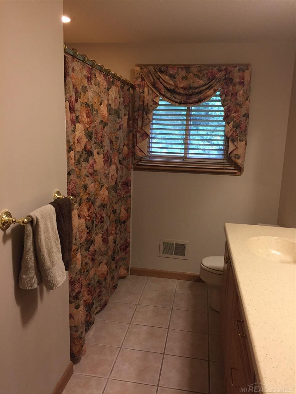 61356 North Ridge Trail Washington, MI 48094 - Photo 29 of 42 Full Bath