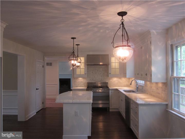 241 Country Gate Road Wayne, PA 19087 - Photo 9 of 25 Kitchen