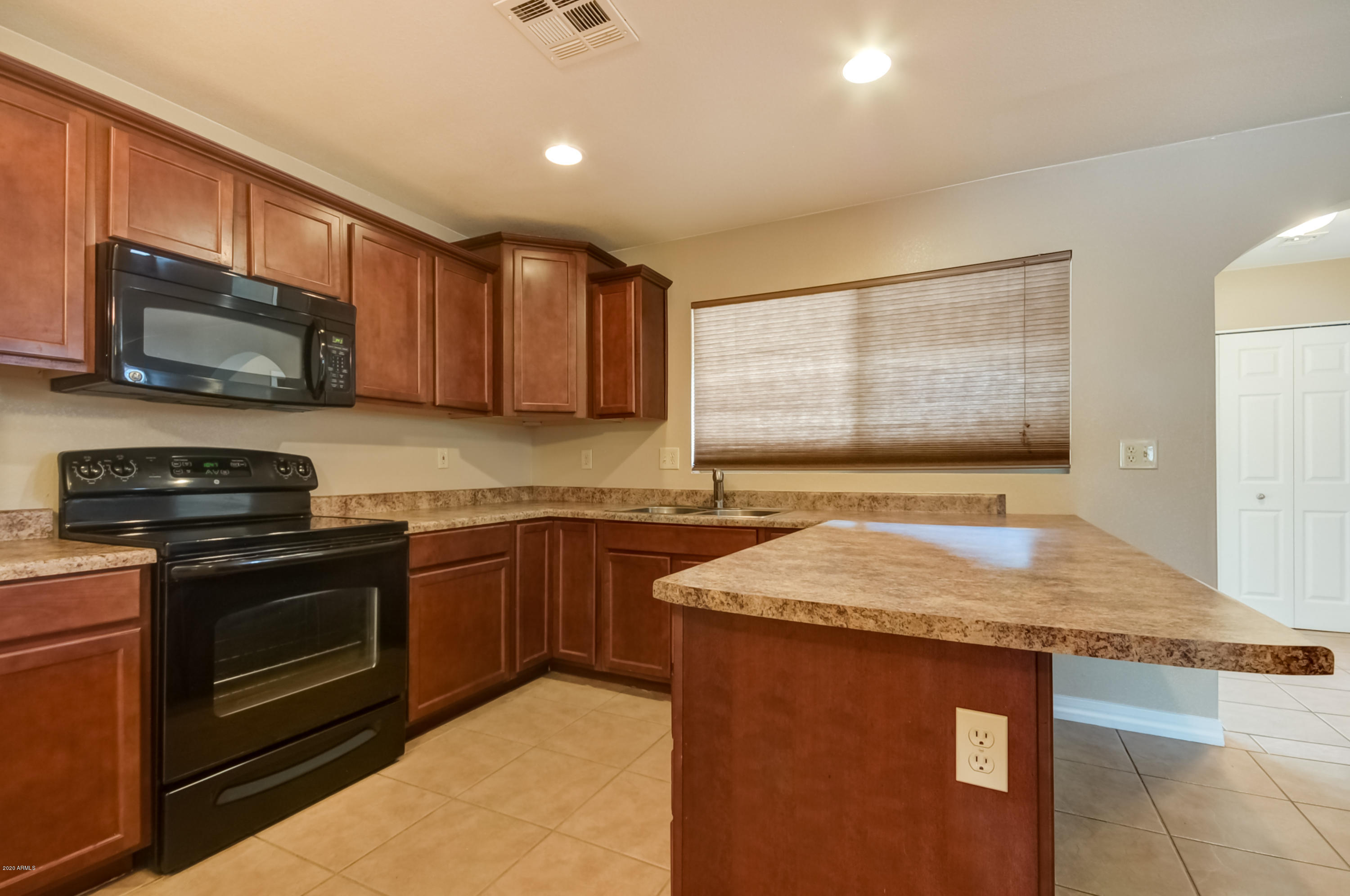 2326 West Vineyard Road Tempe, AZ 85282 - Photo 10 of 32 2326 W Vineyard Rd-11