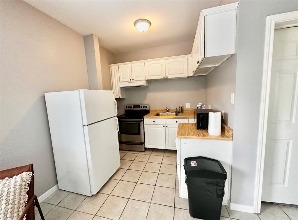 5205 Hudson Bend Road Austin, TX 78734 - Photo 9 of 21 a kitchen with a refrigerator a stove a sink and cabinets