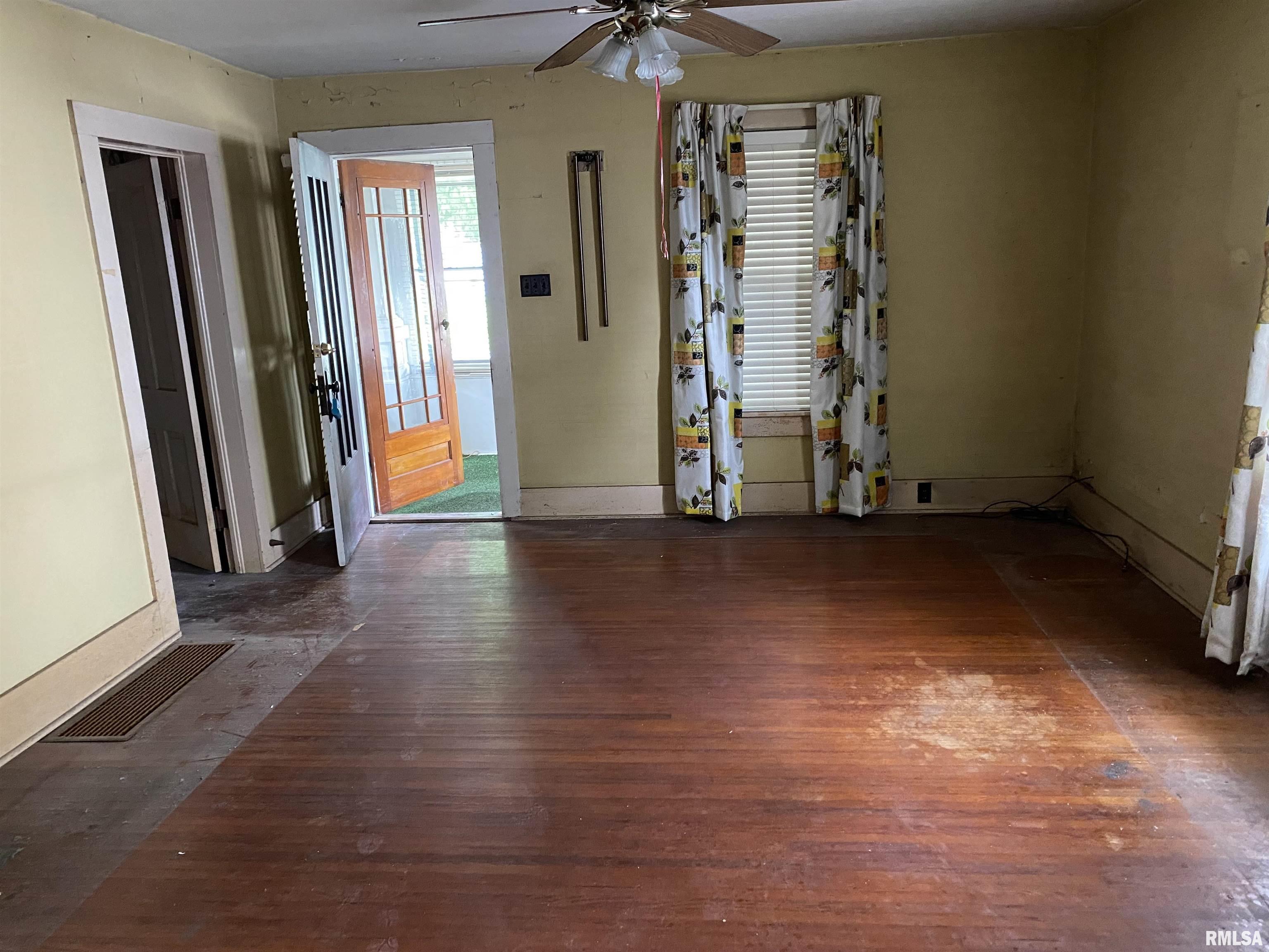 914 East Locust Street Canton, IL 61520 - Photo 12 of 15