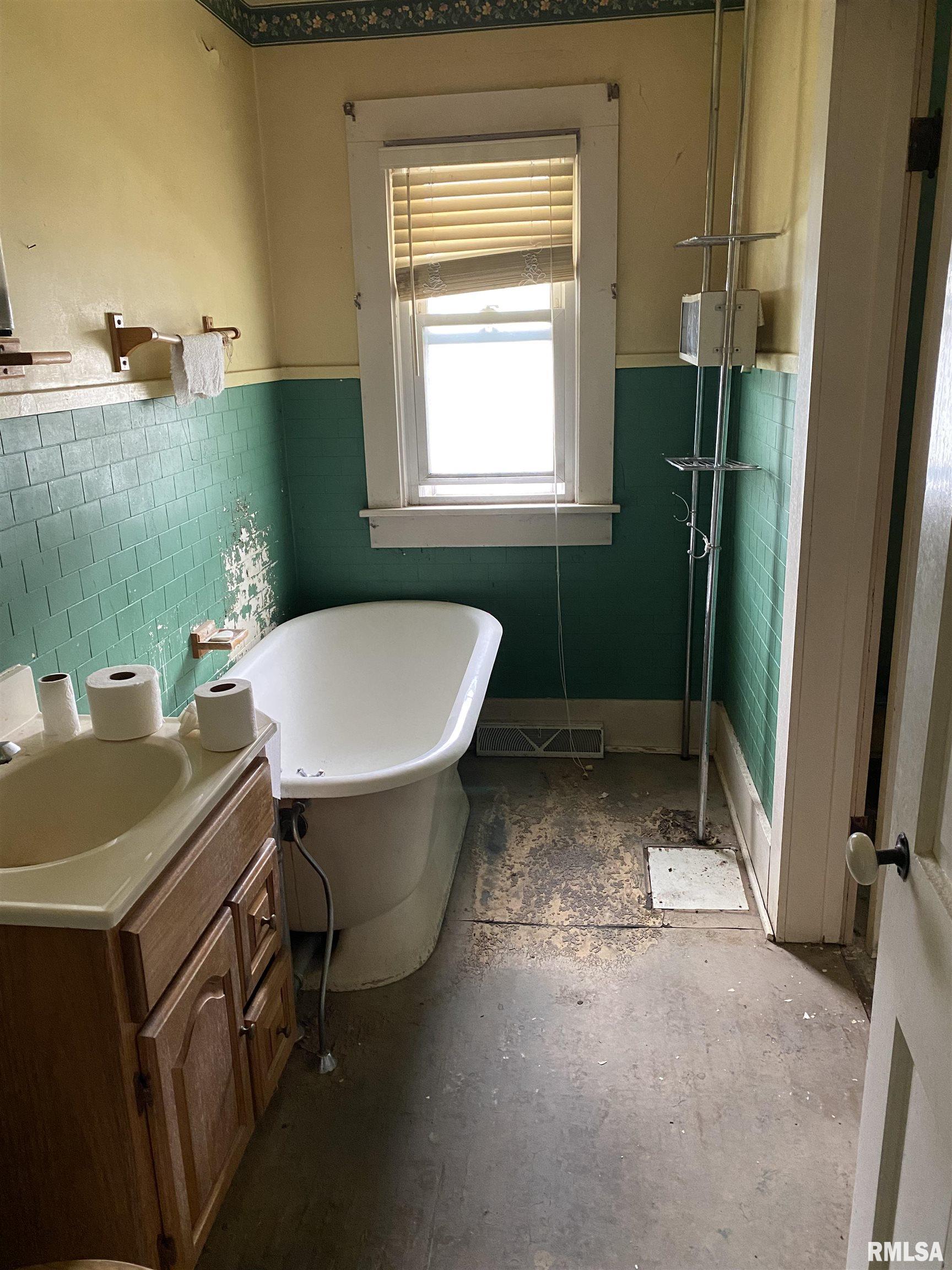 914 East Locust Street Canton, IL 61520 - Photo 13 of 15