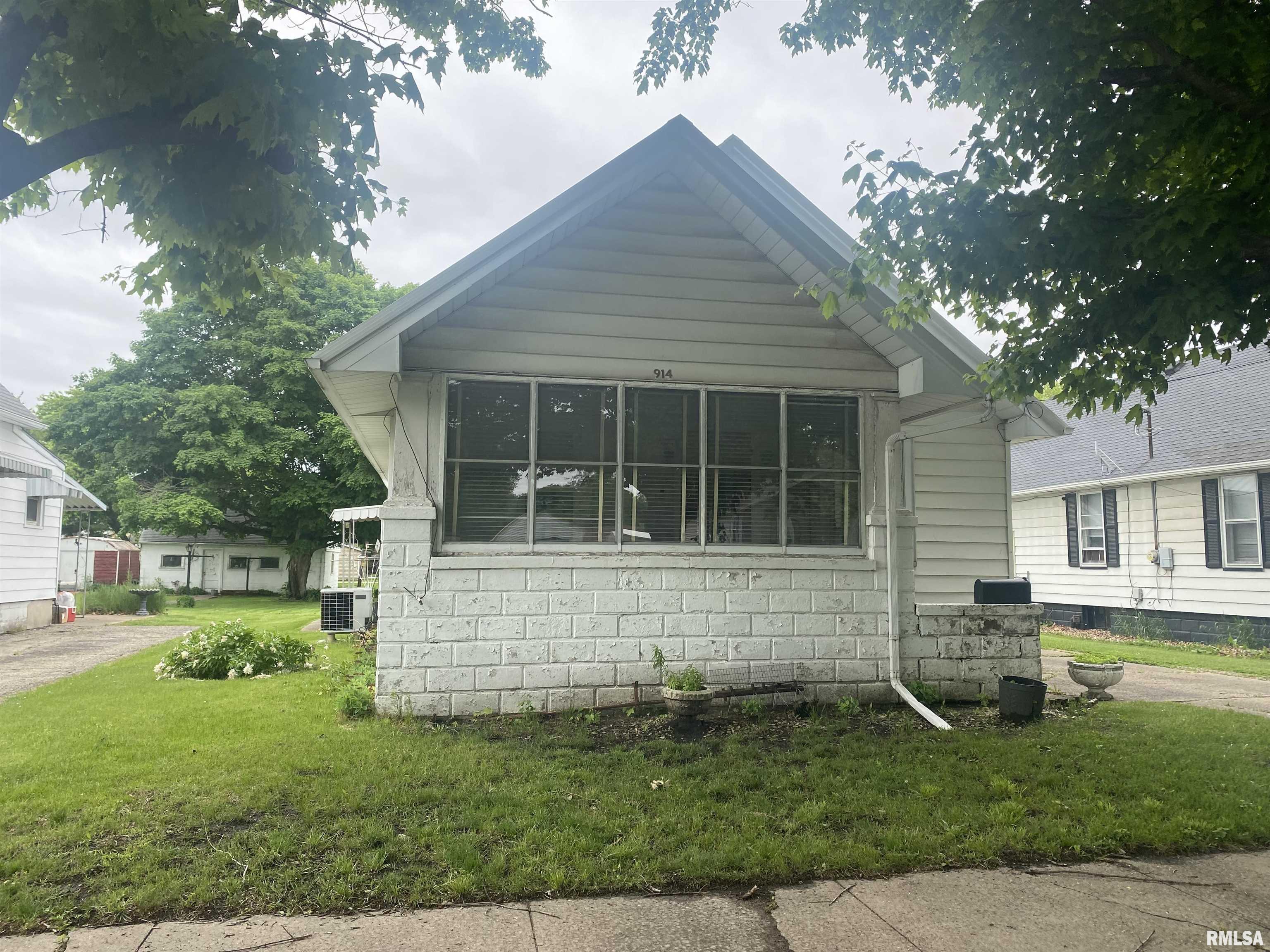 914 East Locust Street Canton, IL 61520 - Photo 3 of 15