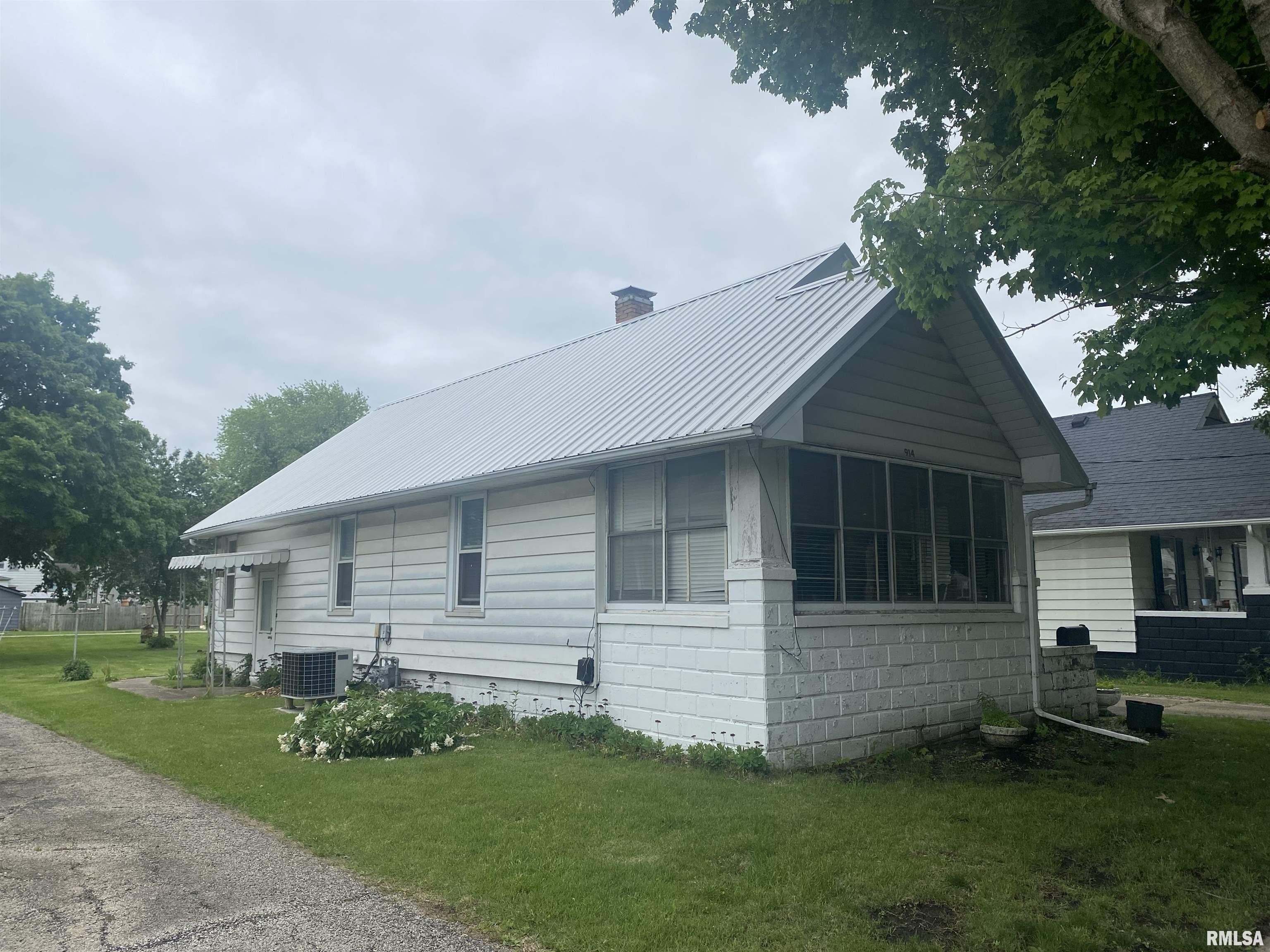 914 East Locust Street Canton, IL 61520 - Photo 4 of 15