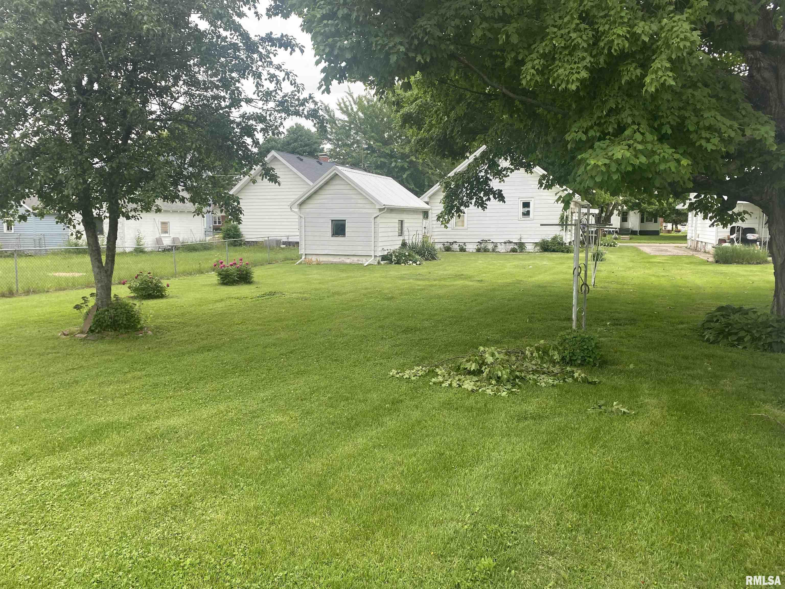 914 East Locust Street Canton, IL 61520 - Photo 9 of 15