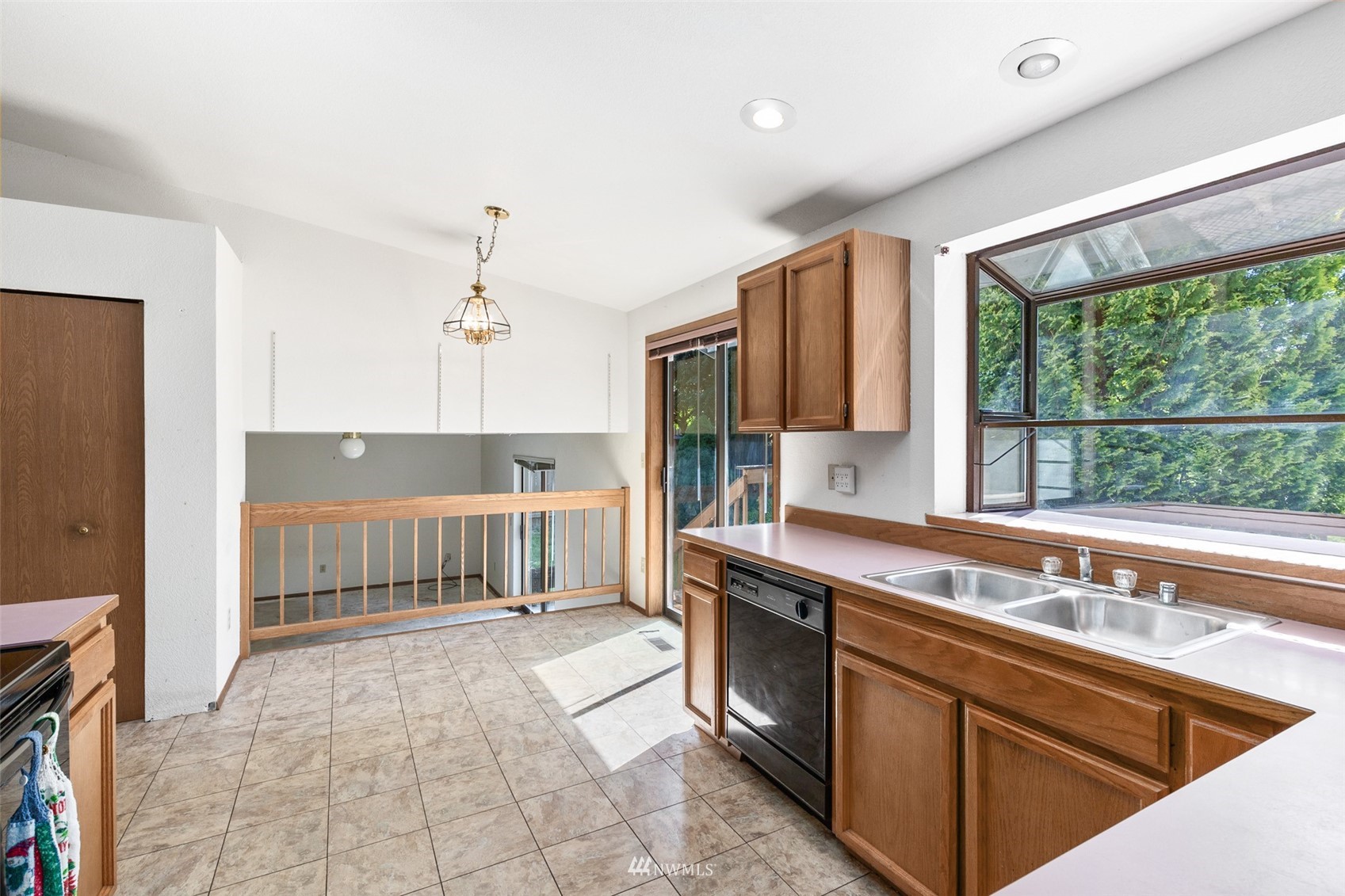 2420 169th Place Southeast Bothell, WA 98012 - Photo 5 of 18 Gallery Image 5