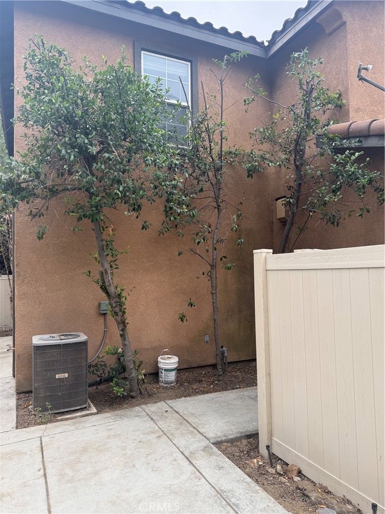 4420 Kristen Court Riverside, CA 92501 - Photo 37 of 39 BACKYARD WITH BOTH VINYL AND BLOCKWALL FENCING