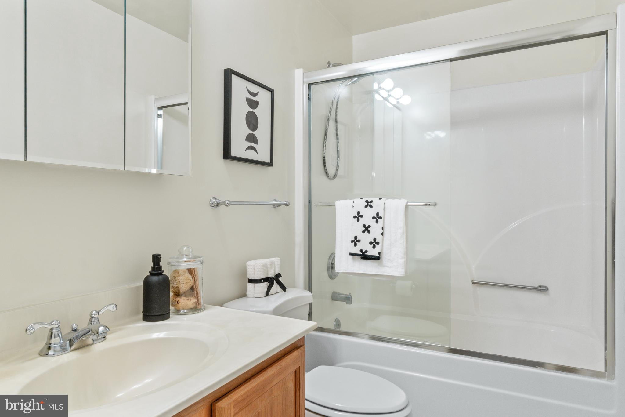 311 Greyhound Road Baltimore, MD 21221 - Photo 14 of 44 Full Hall Bathroom