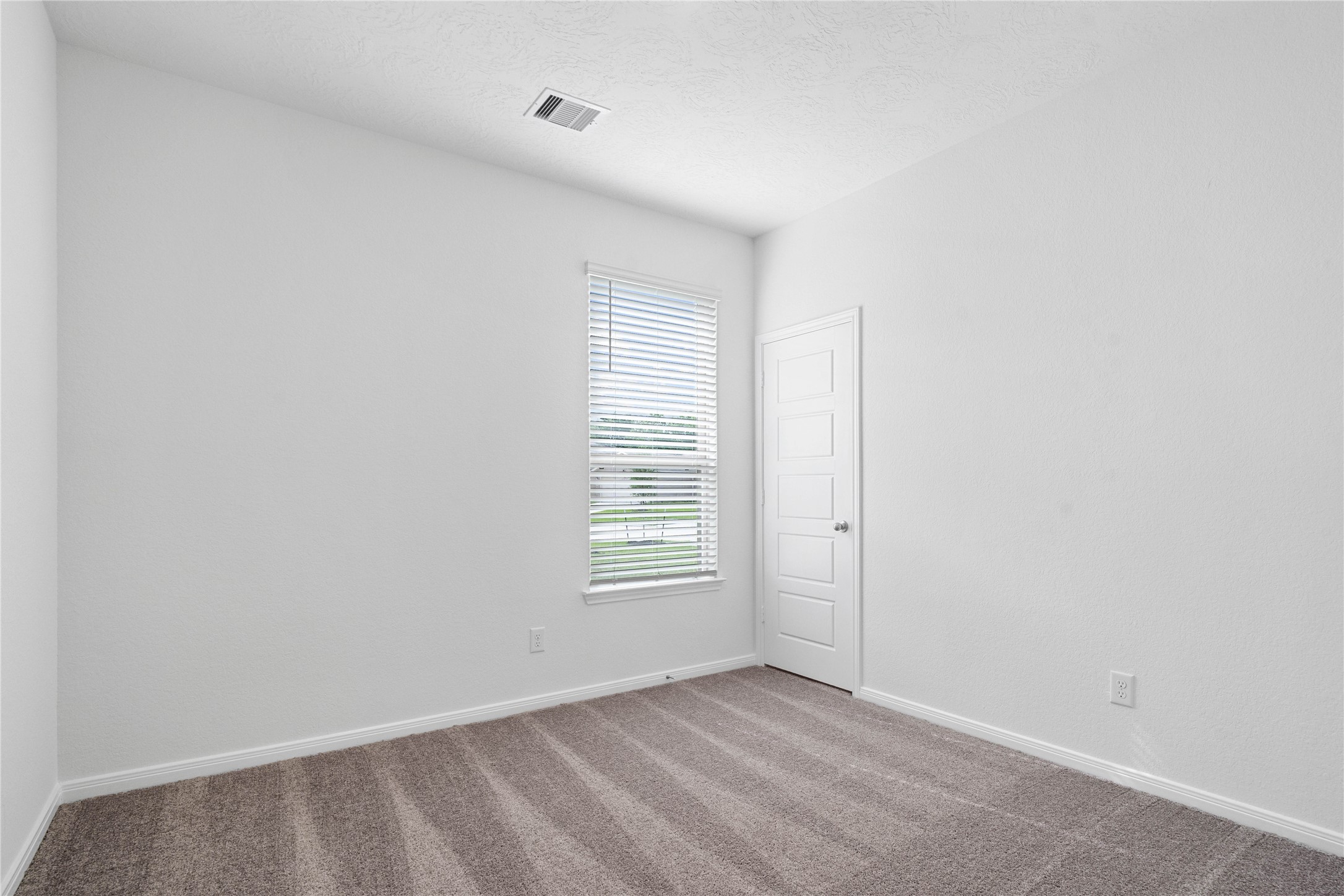 745 Imperial Loop Alvin, TX 77511 - Photo 5 of 29 an empty room with windows