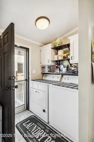 $284,000 | 958 Bonneville Street, Pinedale, WY 82941