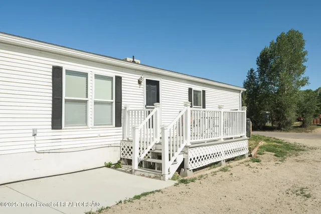 $284,000 | 958 Bonneville Street, Pinedale, WY 82941