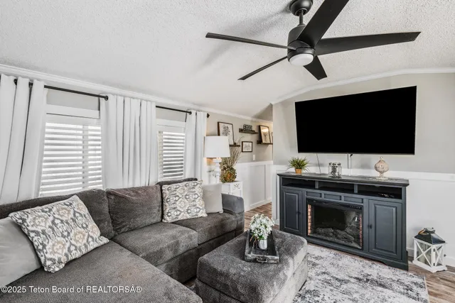 $284,000 | 958 Bonneville Street, Pinedale, WY 82941