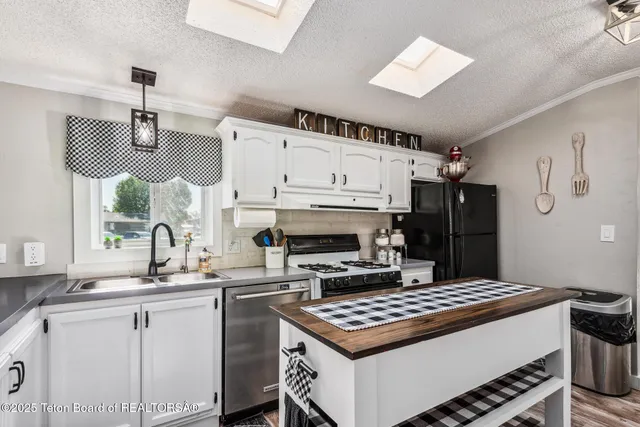 $284,000 | 958 Bonneville Street, Pinedale, WY 82941