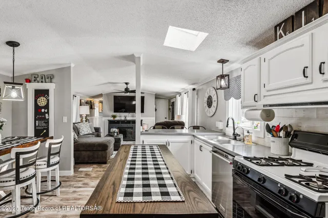 $284,000 | 958 Bonneville Street, Pinedale, WY 82941