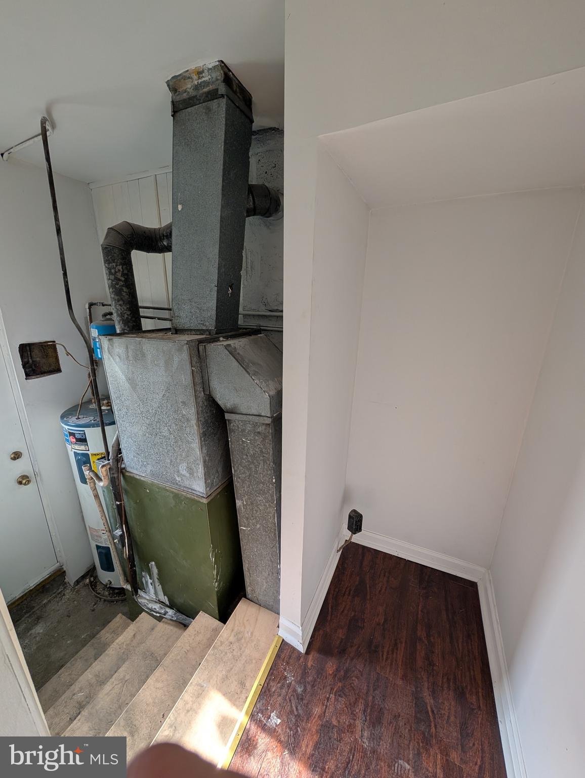 414 Avondale Road Dundalk, MD 21222 - Photo 15 of 29 a view of utility room