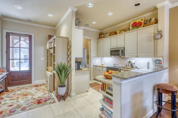 $485,000 | 302 Enclave Circle, Horseshoe Bay, TX 78657