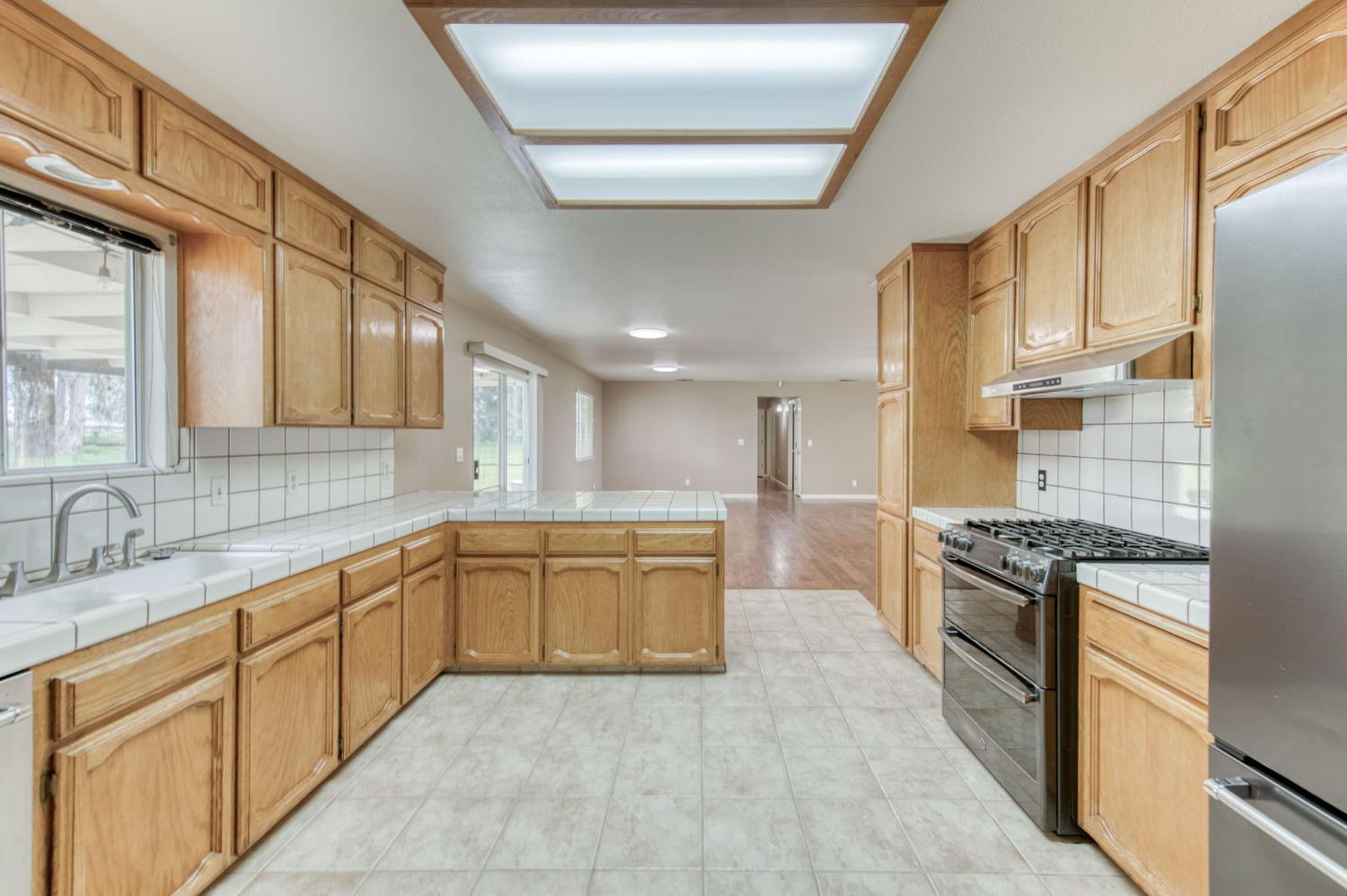 16036 South Del Rey Avenue Kingsburg, CA 93631 - Photo 24 of 64 a large kitchen with a stove top oven