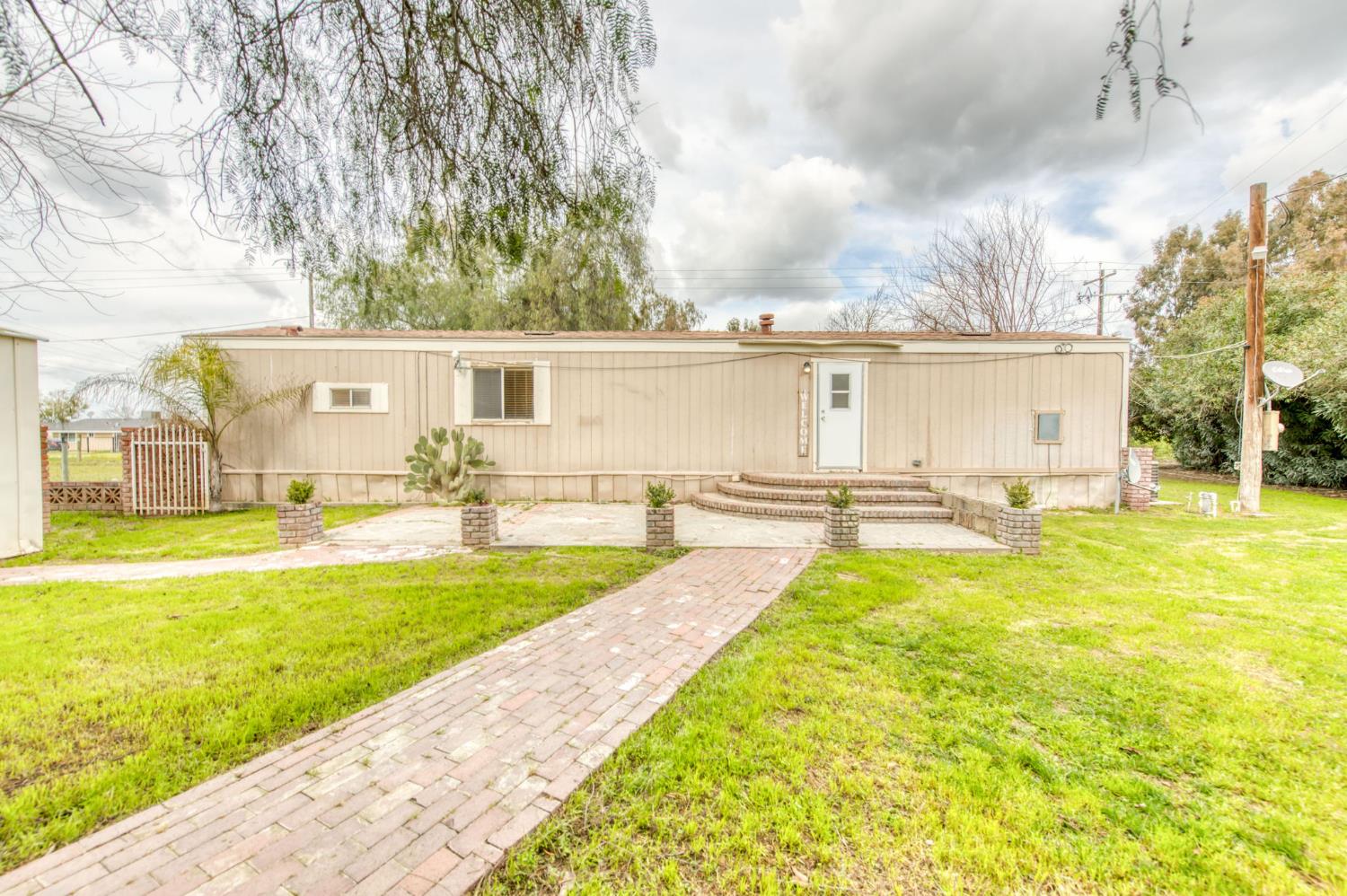 16036 South Del Rey Avenue Kingsburg, CA 93631 - Photo 38 of 64 a view of a house with swimming pool and a yard