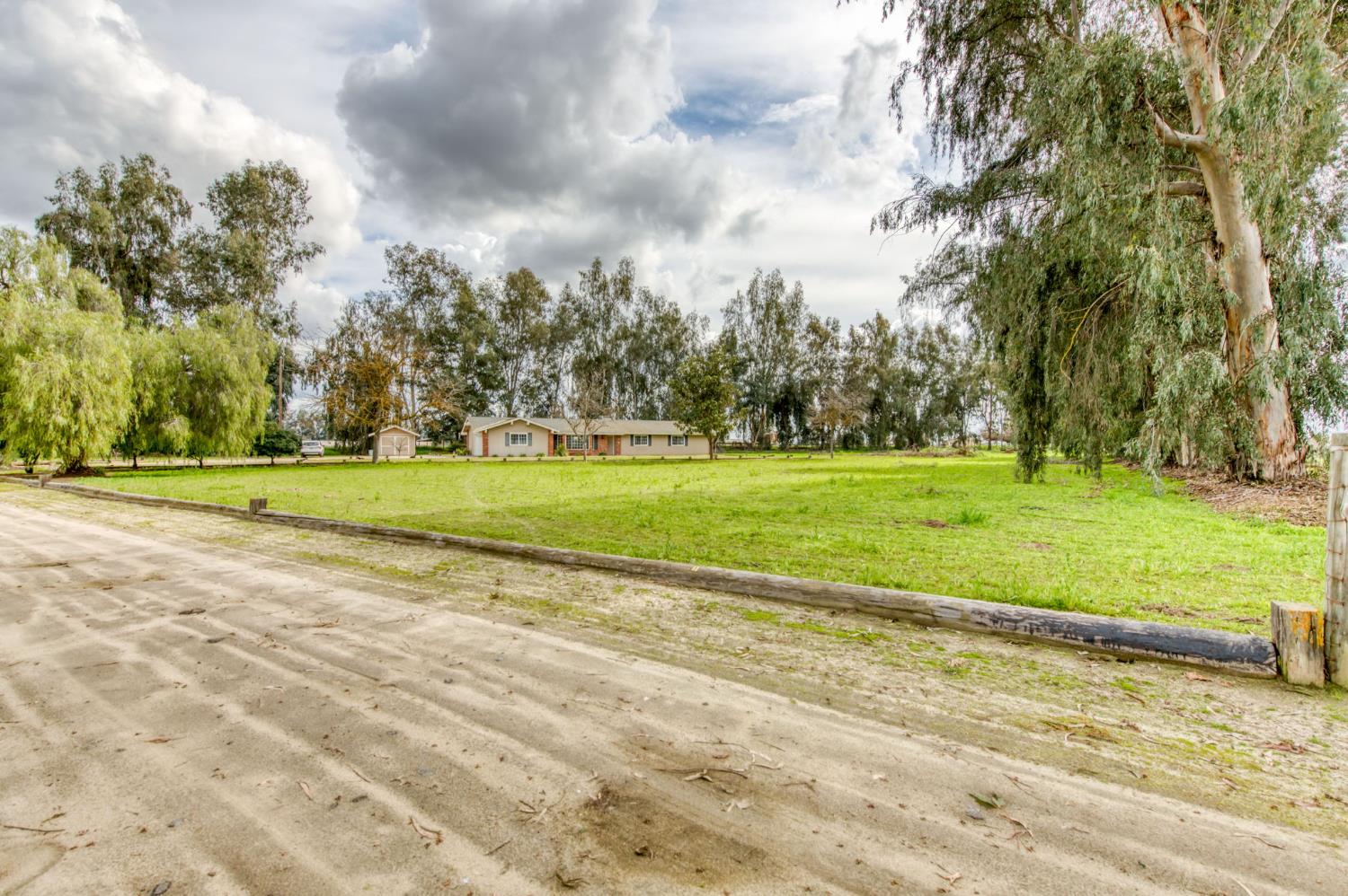 16036 South Del Rey Avenue Kingsburg, CA 93631 - Photo 7 of 64 a view of a volley ball court