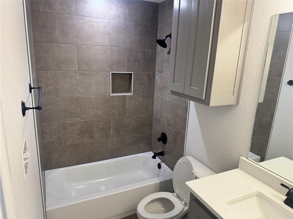 1004 Morgan Court Springtown, TX 76082 - Photo 8 of 8 a bathroom with a sink a toilet and bathtub