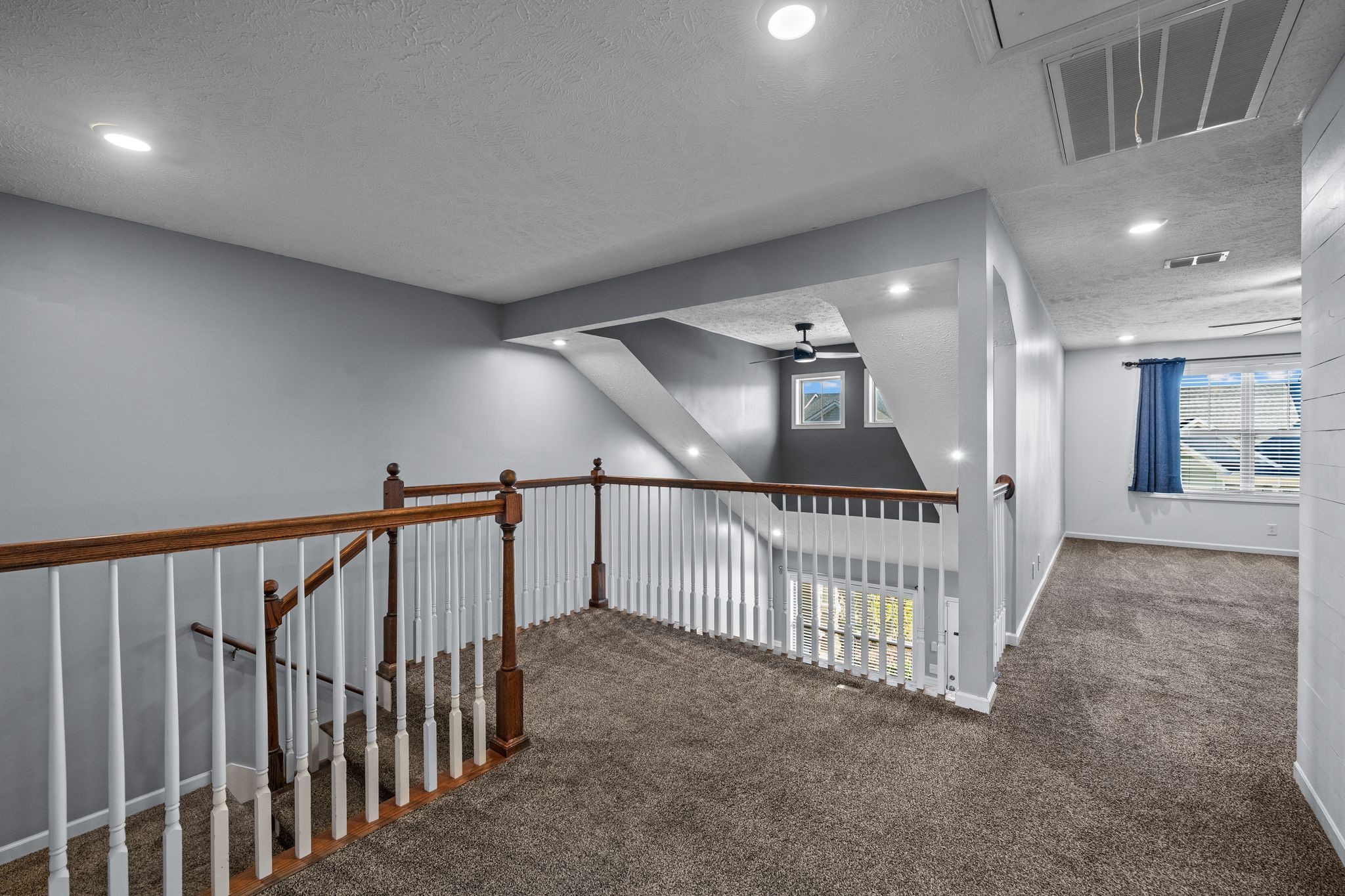 911 Keepsake Diamond Lane Murfreesboro, TN 37128 - Photo 18 of 33 a view of a hallway with a livingroom