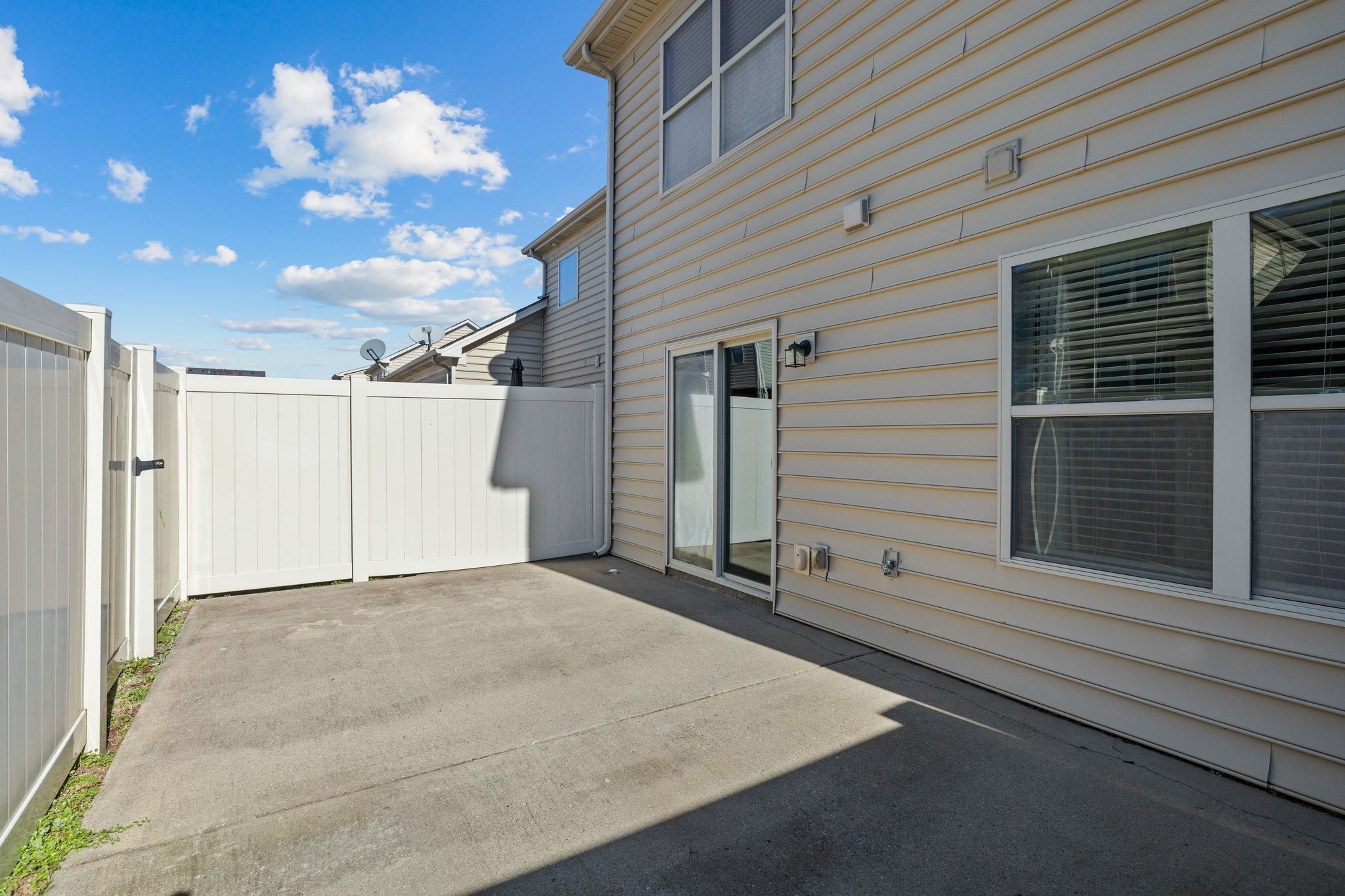 911 Keepsake Diamond Lane Murfreesboro, TN 37128 - Photo 33 of 33 a view of a house with a garage