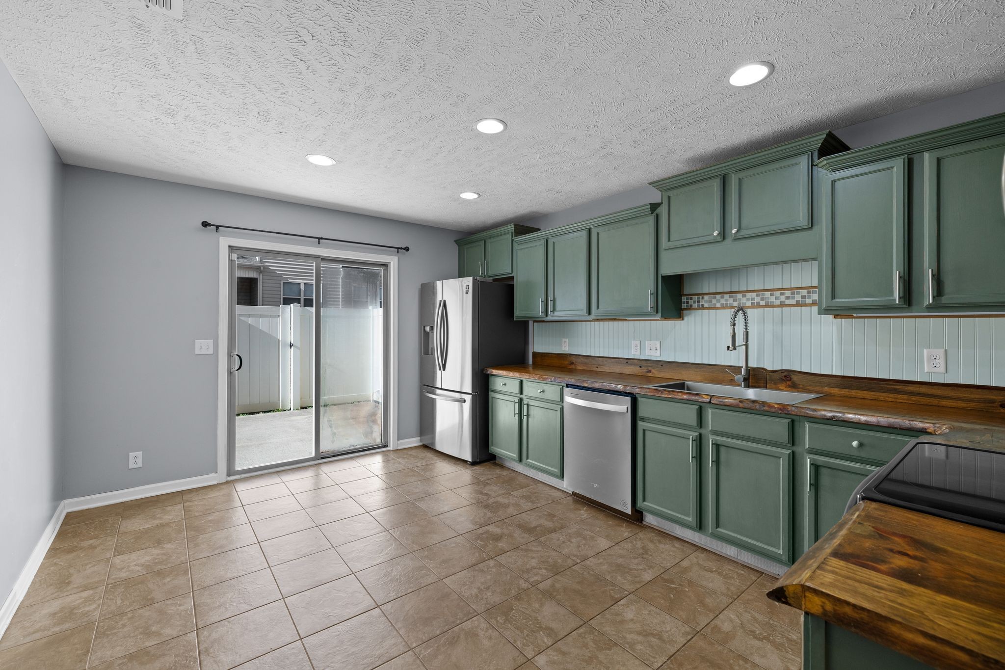 911 Keepsake Diamond Lane Murfreesboro, TN 37128 - Photo 7 of 33 a kitchen with stainless steel appliances granite countertop a refrigerator and a sink