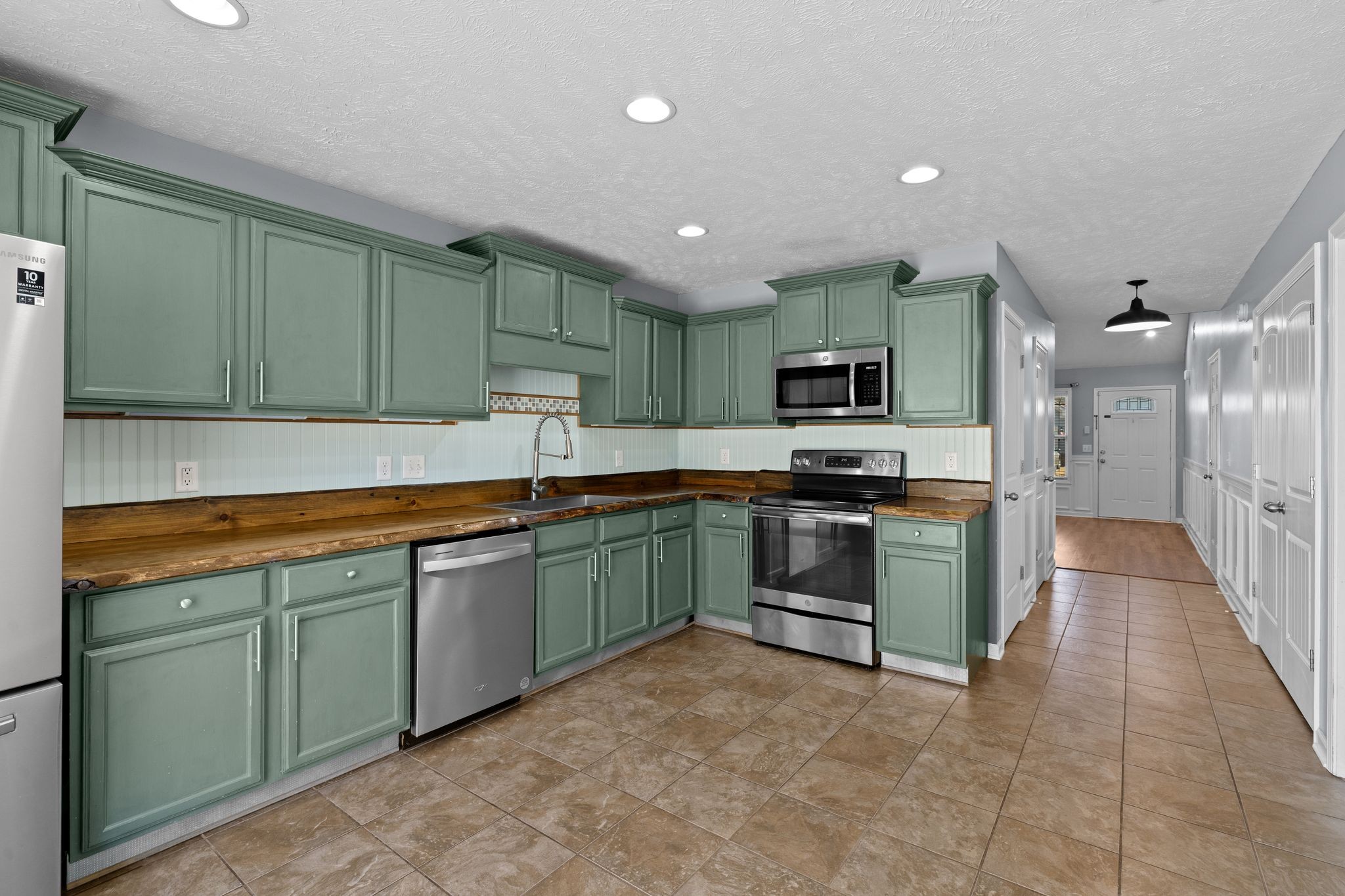 911 Keepsake Diamond Lane Murfreesboro, TN 37128 - Photo 9 of 33 a kitchen with granite countertop stainless steel appliances and a sink