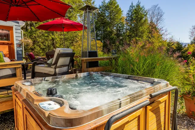 $585,000 | 1886 Winhall Hollow Road, Londonderry, VT 05155