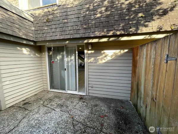 a view of a garage door