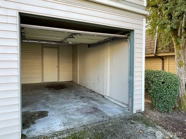 $2,650 | 14321 Northeast 7th Place, Unit 2, Bellevue, WA 98007