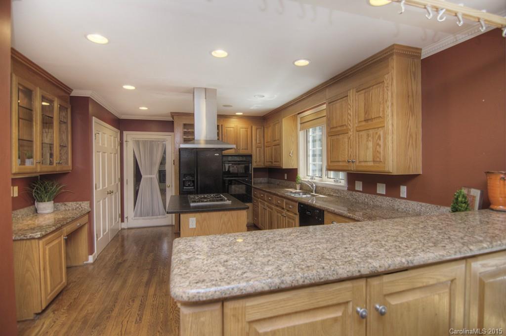 4 Tanglewood Road Lake Wylie, SC 29710 - Photo 10 of 24