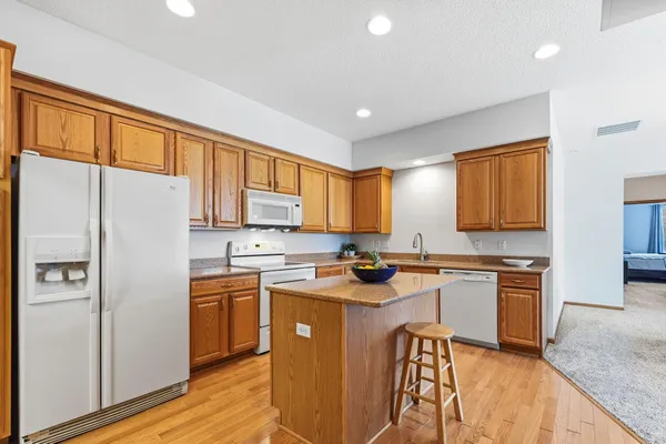 $382,000 | 14018 54th Avenue North, Unit 3, Plymouth, MN 55446
