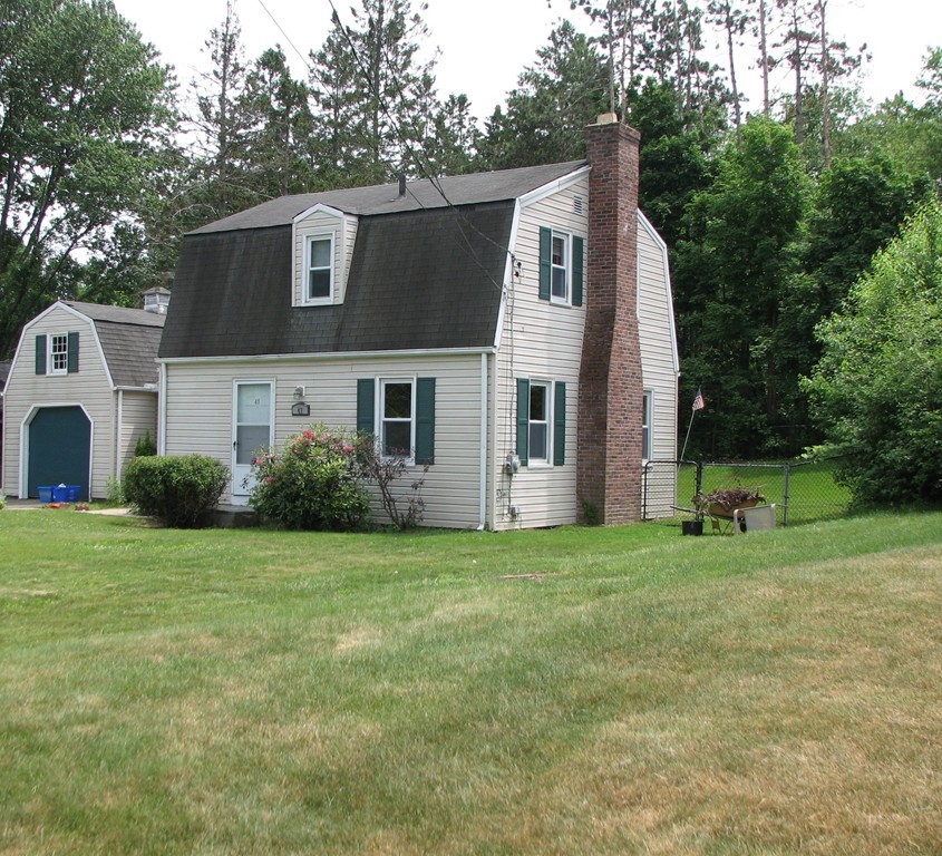 47 Clayton Road Holyoke, MA 01040 - Photo 2 of 23 Gallery Image 2