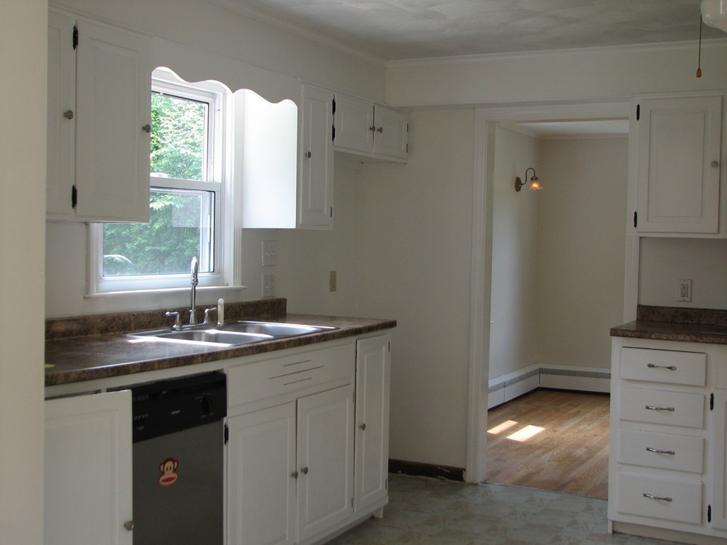 47 Clayton Road Holyoke, MA 01040 - Photo 9 of 23 Gallery Image 9