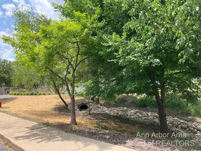 $2,100 | 1023 Bluestem Lane, Ann Arbor, MI 48103