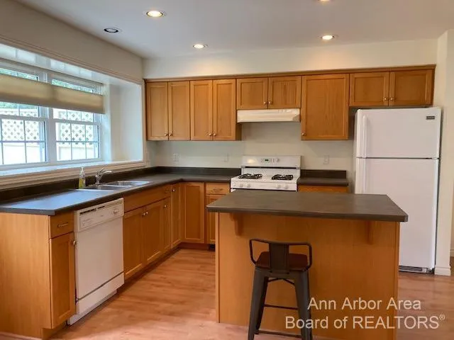 $2,100 | 1023 Bluestem Lane, Ann Arbor, MI 48103