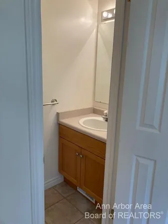 $2,050 | 1023 Bluestem Lane, Ann Arbor, MI 48103