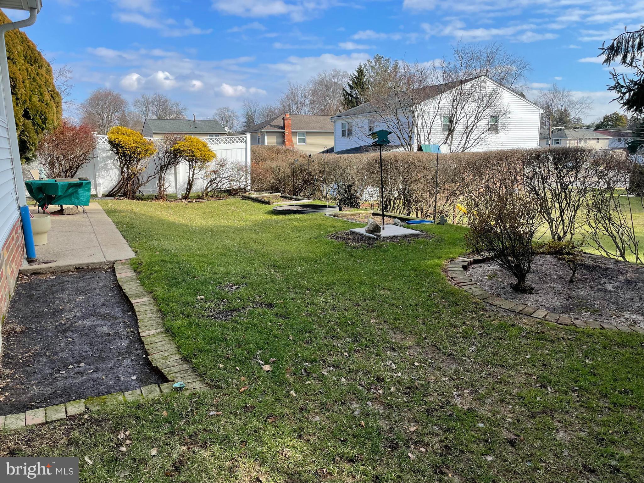 9643 Pine Road Philadelphia, PA 19115 - Photo 3 of 30 Back yard