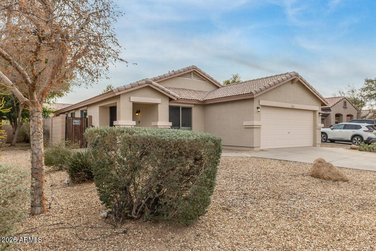 17231 West Durango Street Goodyear, AZ 85338 - Photo 4 of 31 20260122130129139726000000-o